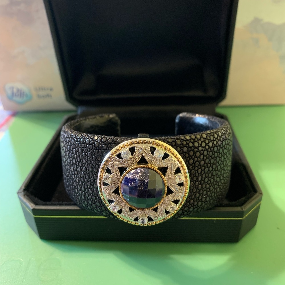 BG Jewelry Cuff Bracelet- NIB- SS/Platinum + 18kv - sapphire